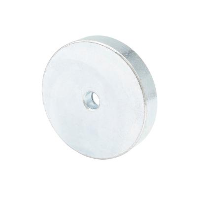 Lav Neodymium Pottemagnet Ø40x8,0 mm med undersænket skruehul Ø5,5 mm og 30 kg trækkraft